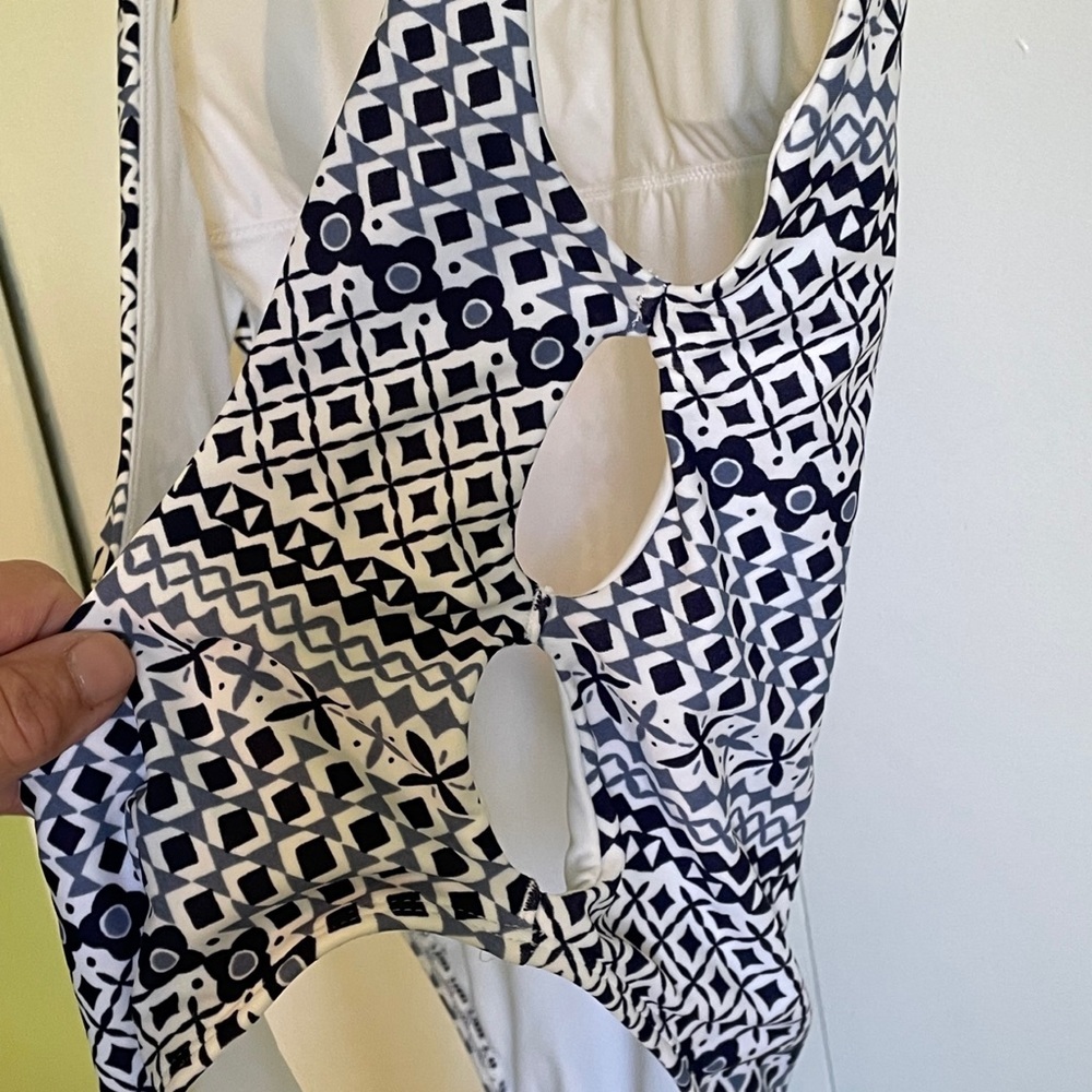 NWOT AERIE ONE PIECE VOOP SWIMSUIT - Picture 5 of 9